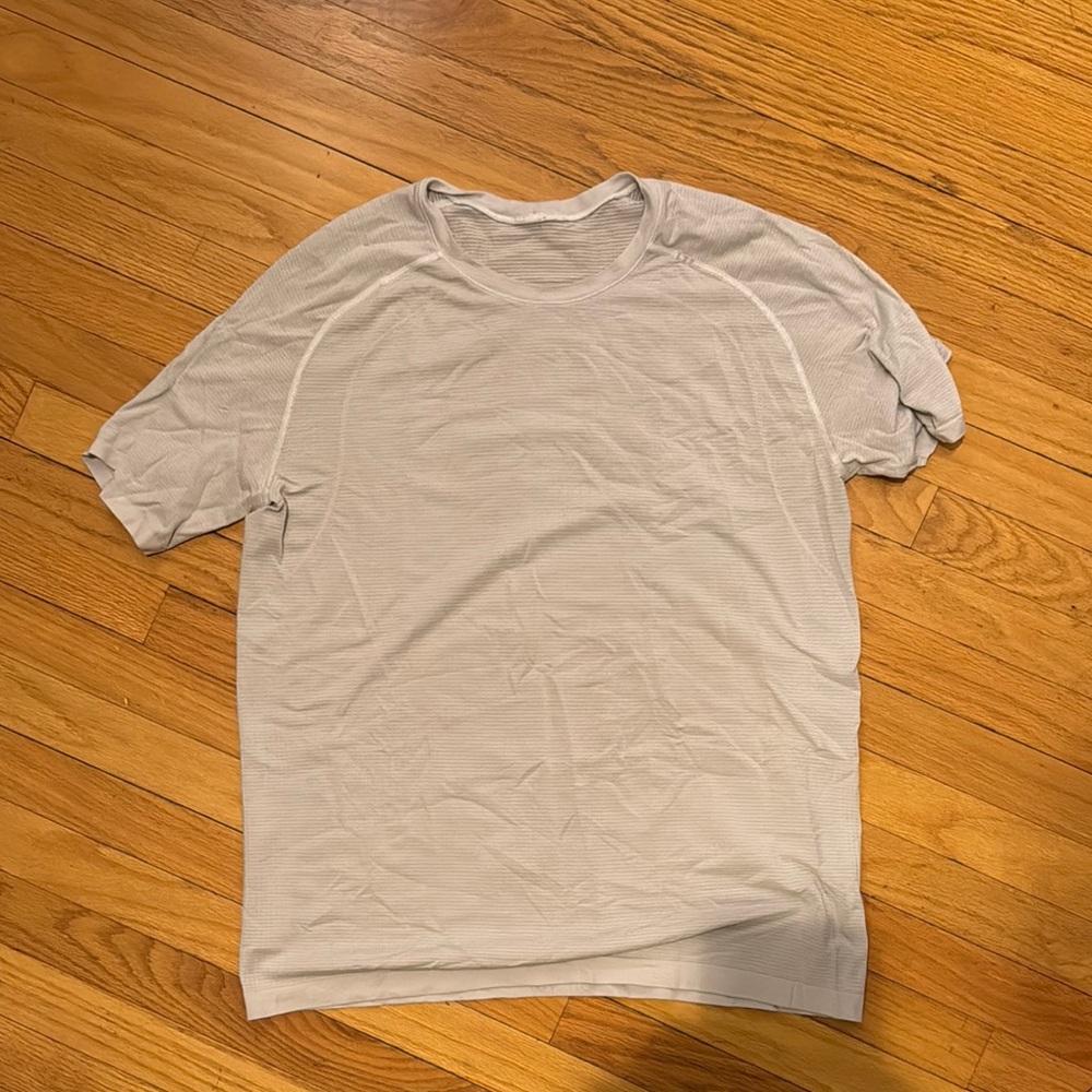 Men's XL White Lululemon Workout T-Shirt